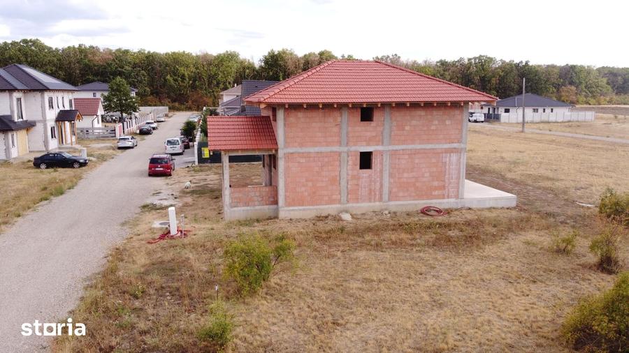 Casă cu 4 camere cu Teren 500 Mp în Central