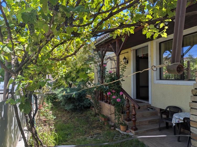 Casă cu 3 camere cu Teren 250 Mp în Central