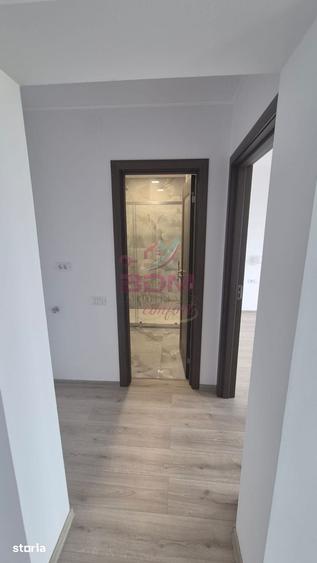 Apartament cu 3 camere semidecomandat în Micro 1