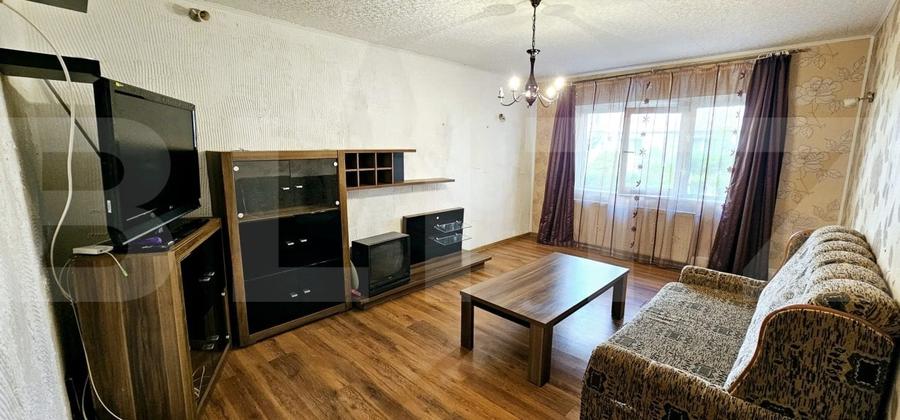 Apartament cu 3 camere decomandat, mobilat în Lenin