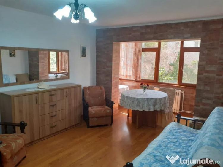 Apartament cu 3 camere decomandat în Brotăcei