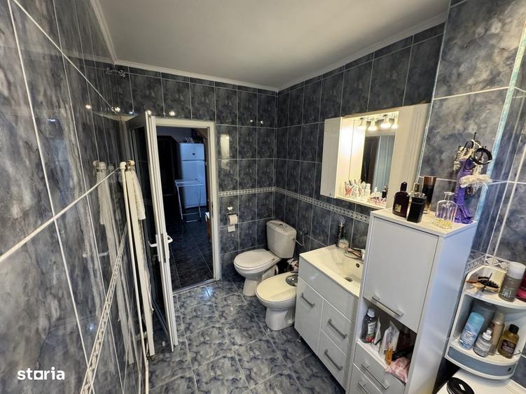 Apartament cu 4 camere decomandat în Micro 16