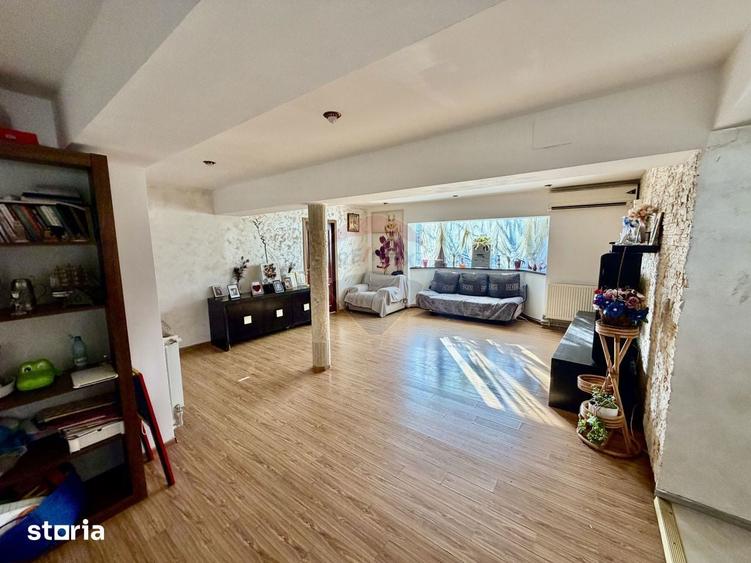 Casa / Vila cu 4 camere de vanzare - 1