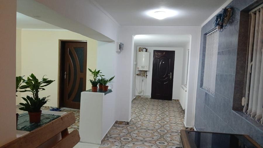 Casă cu 3 camere în Central