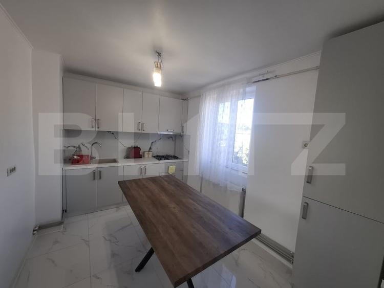 Apartament cu 3 camere semidecomandat, mobilat în Cloșca
