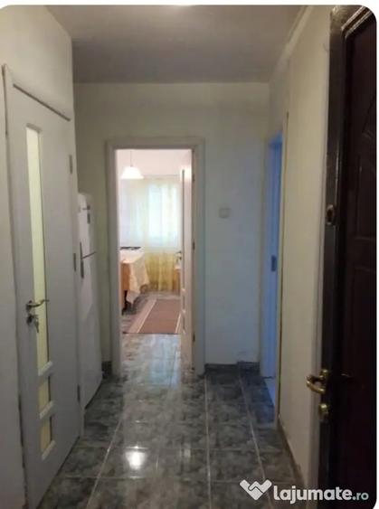 Garsonieră decomandată în Virtuții
