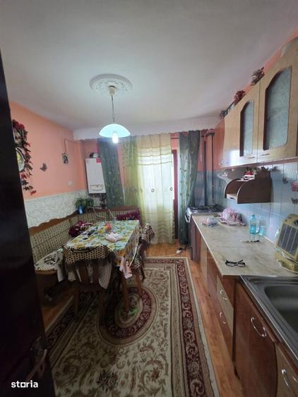 Apartament cu 3 camere decomandat în Mioriței