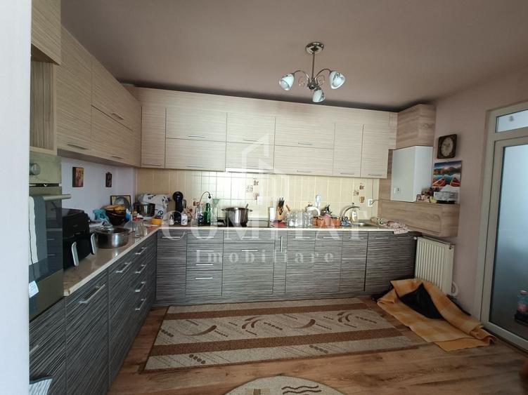 Apartament cu 2 camere semidecomandat, mobilat în Florești