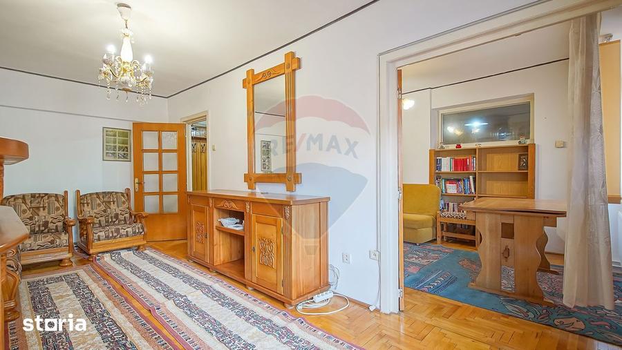 Apartament cu 4 camere decomandat, mobilat în Vlahuță