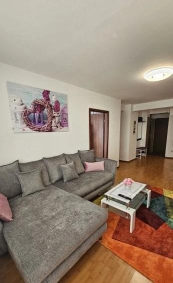 Apartament cu 2 camere semidecomandat, mobilat în Pantelimon