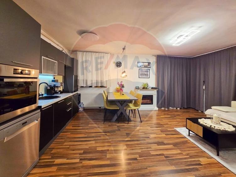 Apartament cu 2 camere semidecomandat, mobilat în Florești