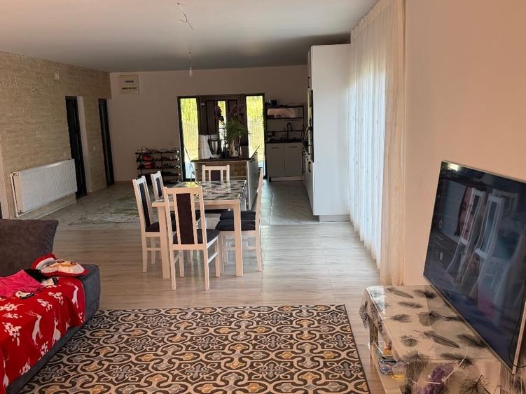 Casă individuală cu 4 camere cu Canalizare în Chirnogi