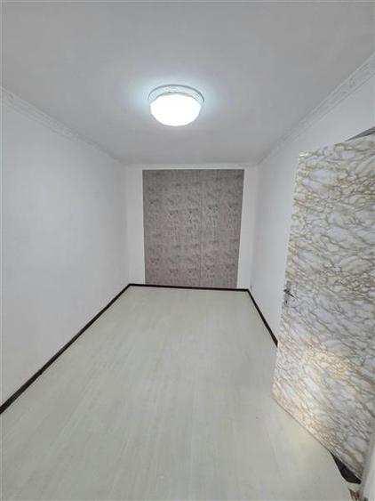 Apartament cu 3 camere semidecomandat în Groapa