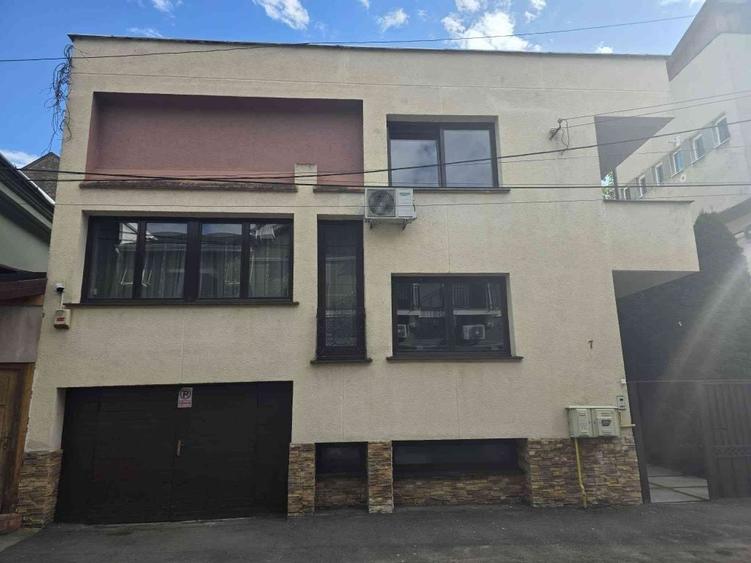Vand casa in centru - 1