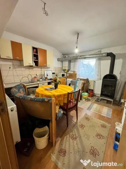 Casă cu 3 camere cu Teren 400 Mp în Valea Roșie