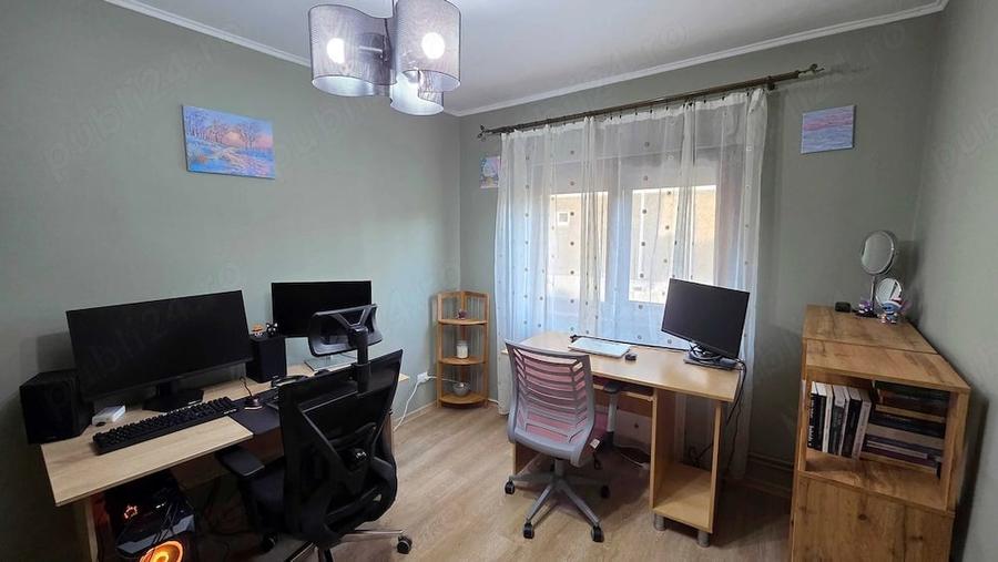 Apartament cu 3 camere decomandat în Aradului