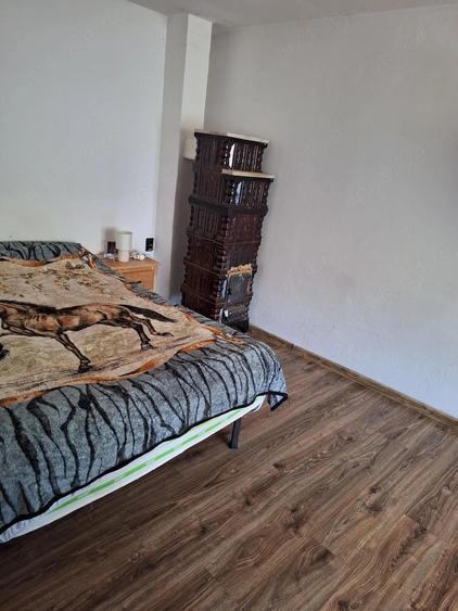 Casă cu 6 camere cu Teren 1600 Mp în Isvarna
