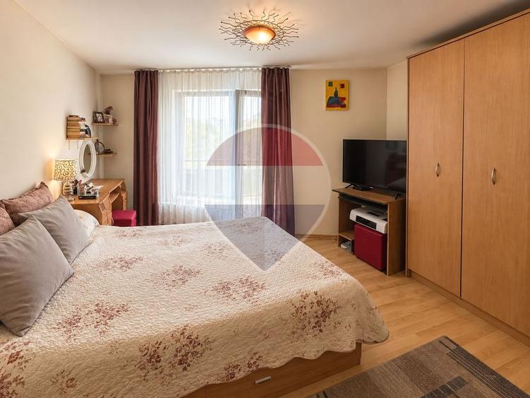 Casă individuală cu 6 camere cu Teren 497 Mp în Tractorul