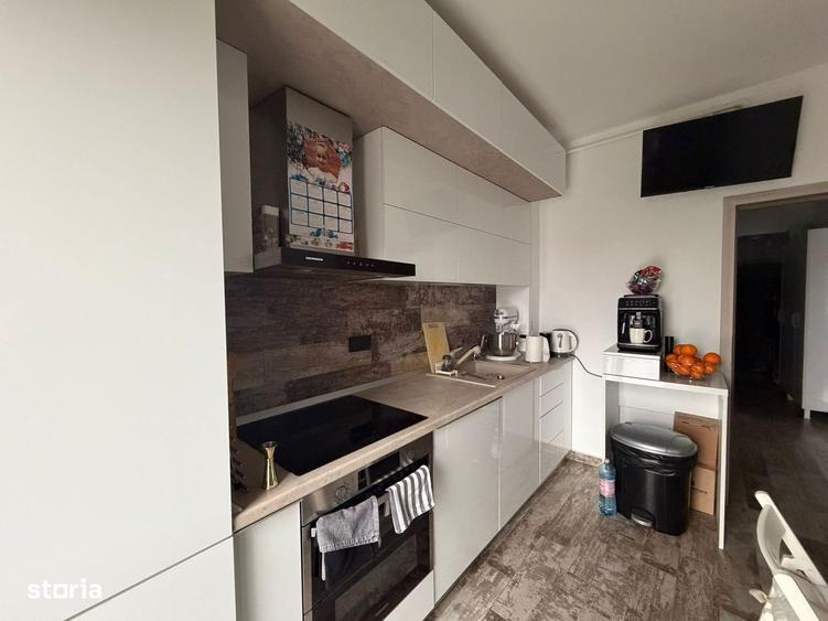 Apartament cu 3 camere decomandat, mobilat în Apărătorii Patriei