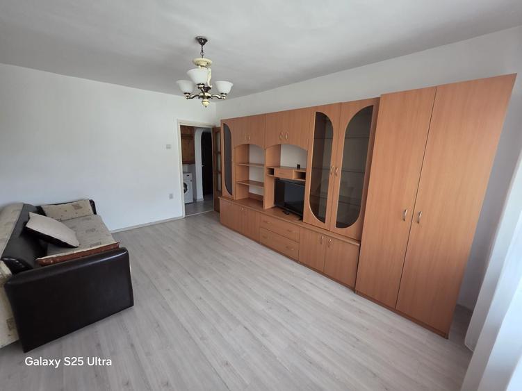 Garsonieră decomandată în Rogerius