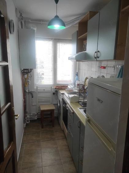 Apartament cu 3 camere semidecomandat în Circumvalațiunii