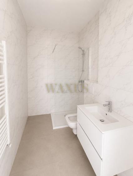Apartament cu 3 camere semidecomandat în Exterior Nord