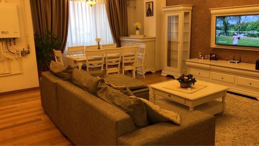 Apartament cu 3 camere în Casa de Cultură