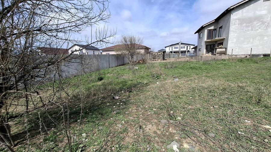 Teren Construcții intravilan de 600 mp, în Lazu