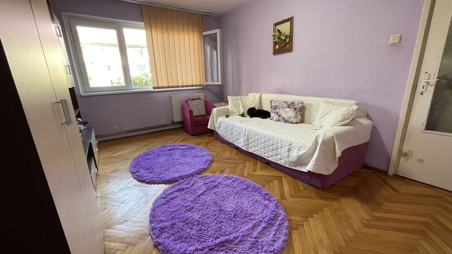 Apartament cu 3 camere semidecomandat în Cetății