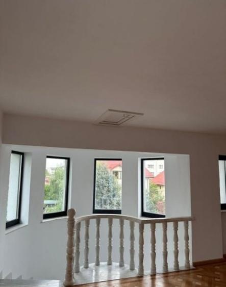Casă individuală cu 5 camere cu Teren 1000 Mp în Drumul Taberei