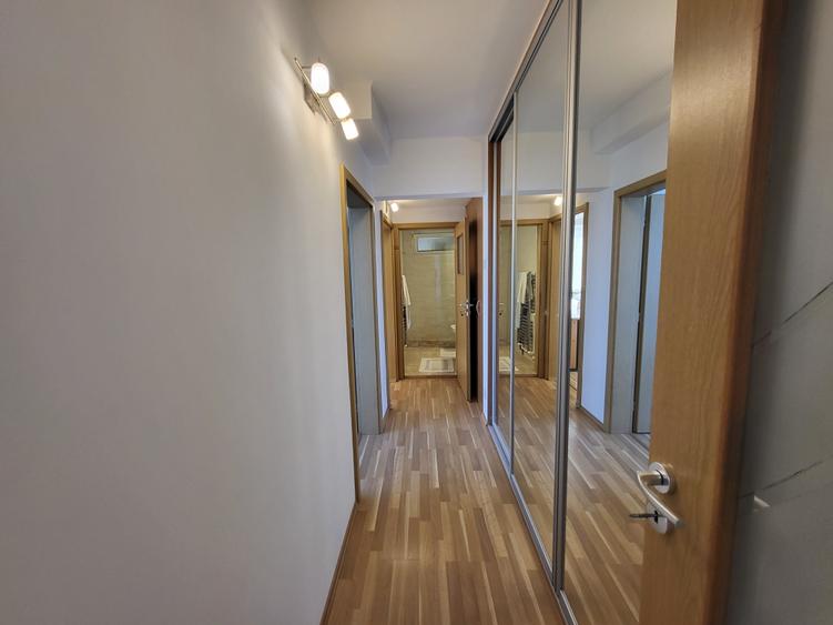 Apartament cu 3 camere semidecomandat în Iancului
