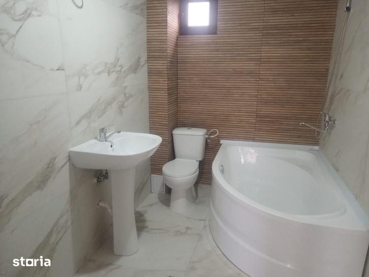 Casă cu 4 camere cu Teren 200 Mp în Lumina