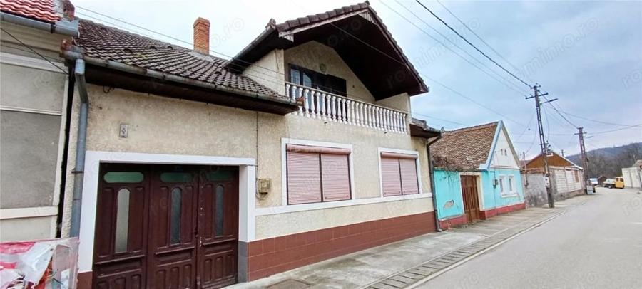 Casă cu 5 camere cu Teren 324 Mp în Berzasca