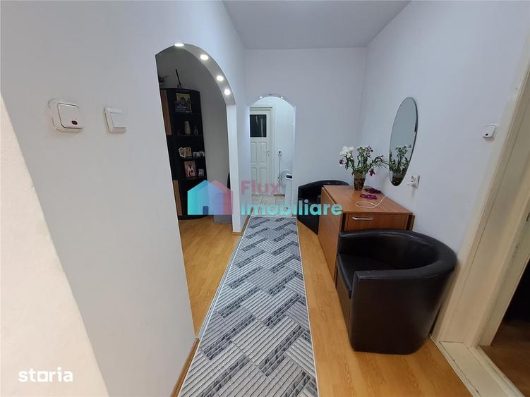 Apartament cu 3 camere decomandat în George Enescu