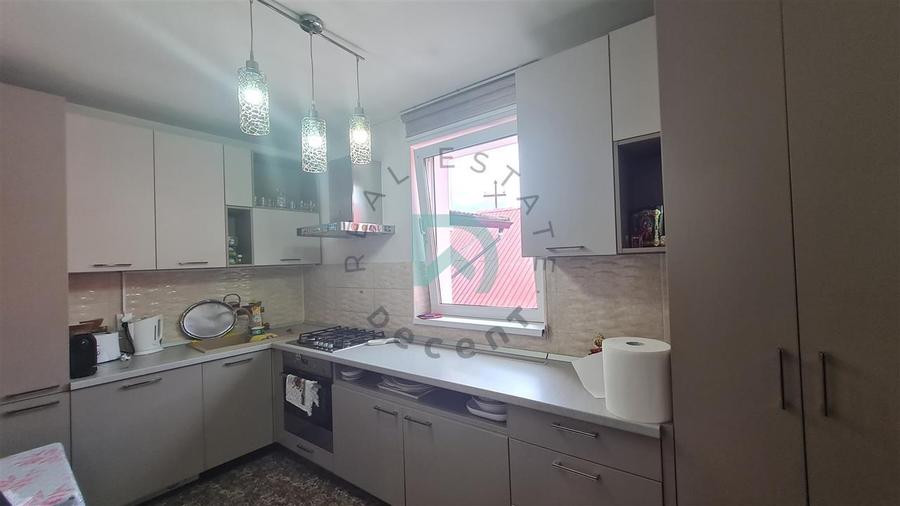 Casă individuală cu 4 camere cu Teren 220 Mp în Răcădău