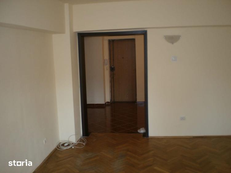 Apartament cu 3 camere decomandat în Decebal