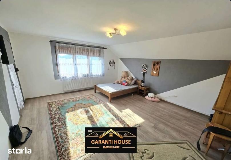 Casă cu 6 camere cu Teren 495 Mp în Recea
