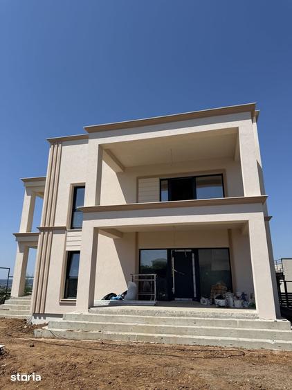Casă cu 5 camere cu Teren 540 Mp în Calea București