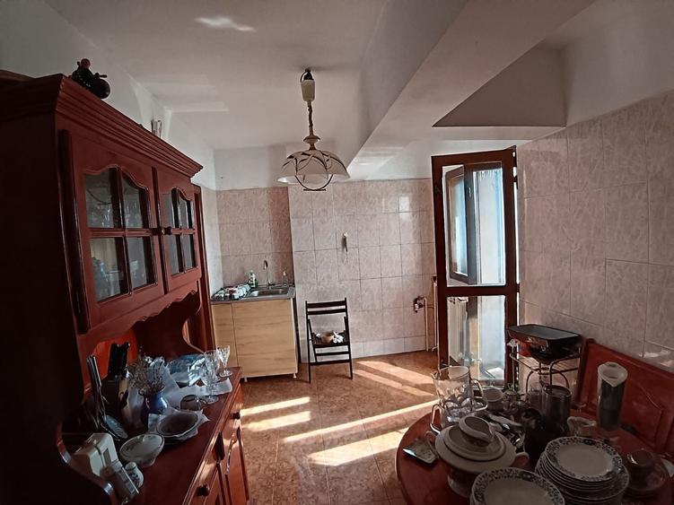Apartament cu 4 camere în Splaiul Unirii