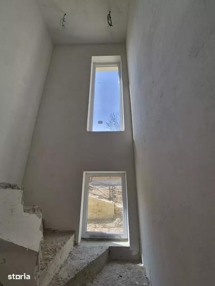 Casă individuală cu 5 camere cu Canalizare în Borhanci