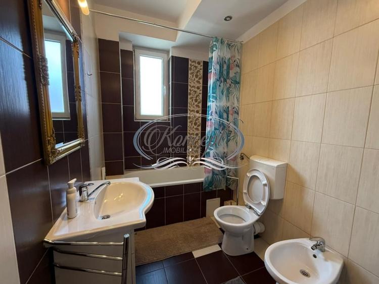 Apartament cu 4 camere semidecomandat, mobilat în Zorilor