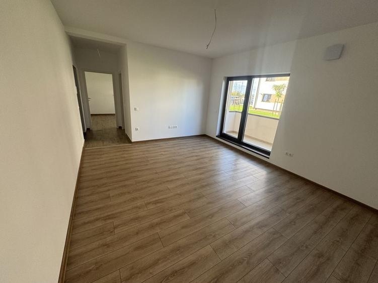 Apartament cu 7 camere decomandat în Sânpetru
