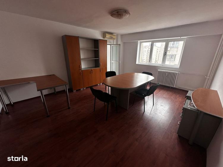 Apartament cu 3 camere semidecomandat, mobilat în Văcăresti