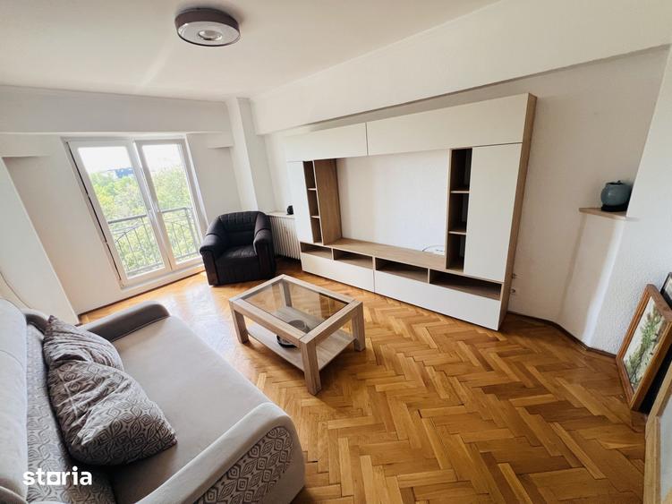 Apartament cu 3 camere decomandat, mobilat în Tei