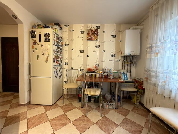 Apartament cu 3 camere semidecomandat, mobilat în Soarelui