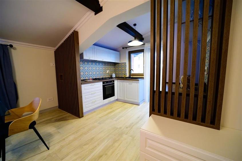 Apartament cu 2 camere decomandat, mobilat în Ultracentral