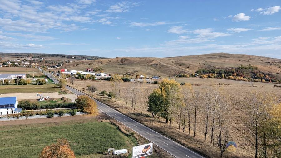 Teren intravilan de 12300 mp, în Calea Romanului