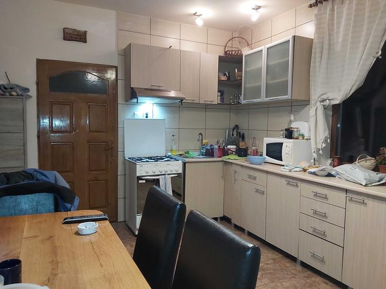 Casă cu 4 camere în Central