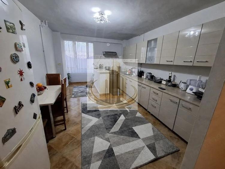 Apartament cu 4 camere decomandat în Mehala