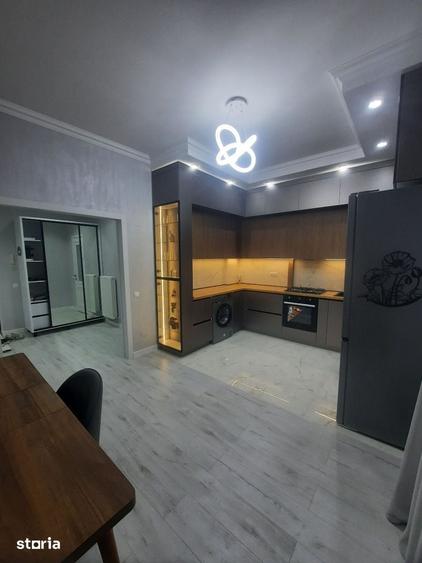 Apartament cu 3 camere semidecomandat în Eminescu